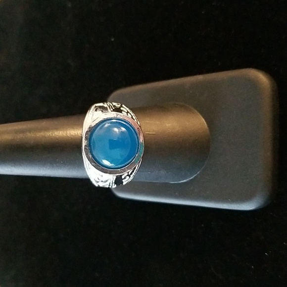 Jewelry - Pretty Deep Blue Ring Decorative Band